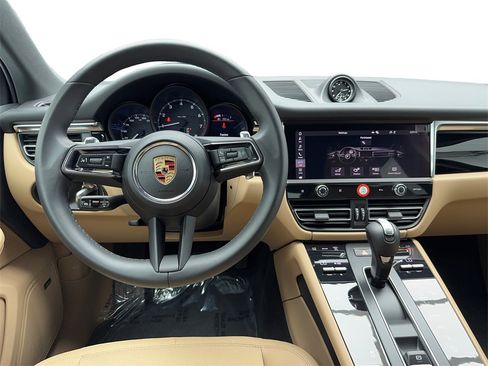Used 2025 Porsche Macan Turbo image 17