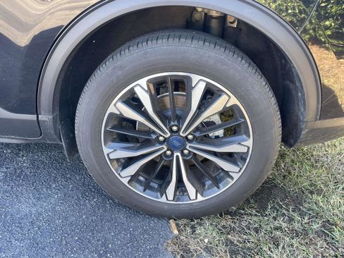 Used 2022 Ford Escape SE w/ SE Sport Appearance Package image 25