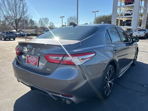 Used 2020 Toyota Camry SE image 5