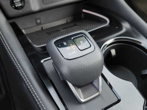 Used 2025 Nissan Rogue Platinum FWD image 22