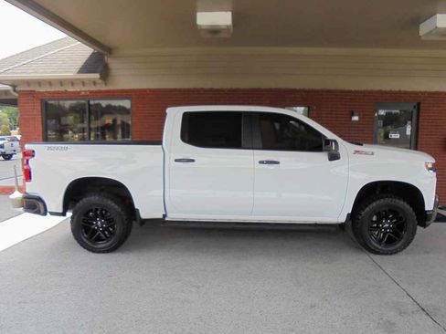 Used 2021 Chevrolet Silverado 1500 LT Trail Boss w/ Convenience Package II AWD/4WD image 2
