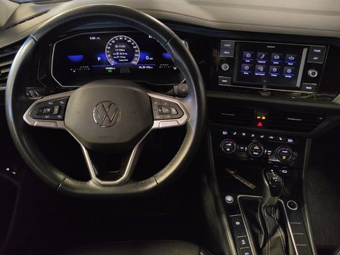 Used 2024 Volkswagen Jetta SE FWD image 22