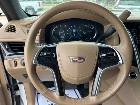 Used 2020 Cadillac Escalade Platinum AWD/4WD image 19