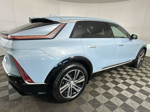 Used 2024 Cadillac Lyriq Luxury AWD/4WD image 2