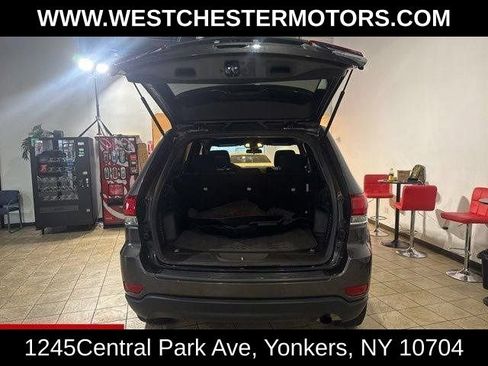 Used 2021 Jeep Grand Cherokee Laredo AWD/4WD image 26