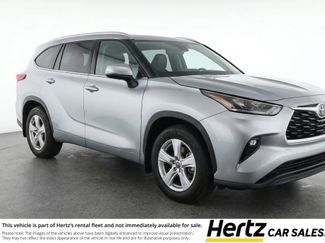 Used 2025 Toyota Highlander LE video 1