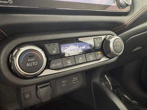 Used 2025 Nissan Versa SR FWD image 17