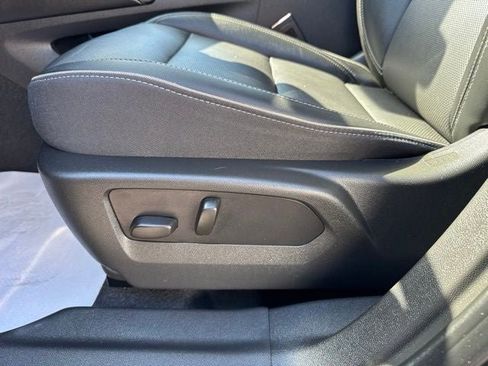 Used 2023 Buick Envision Essence FWD image 11