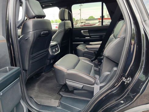 Used 2025 Ford Expedition Tremor AWD/4WD image 36