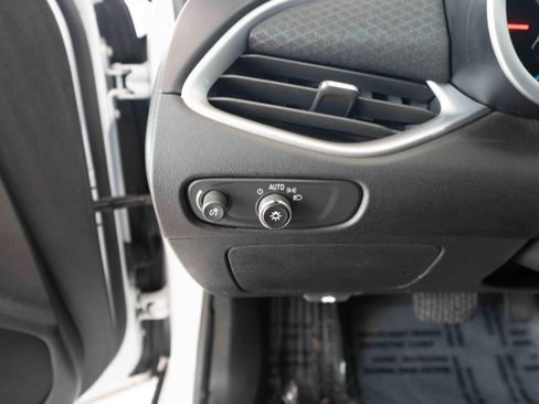 Used 2024 Chevrolet Malibu LT image 11