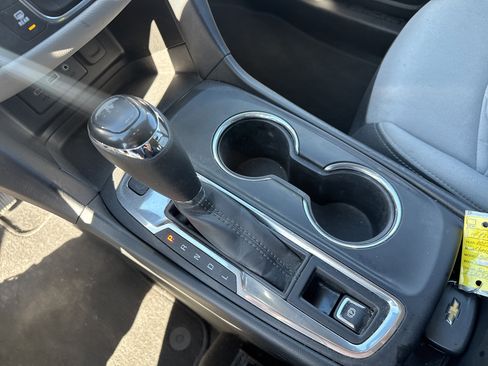 Used 2019 Chevrolet Equinox LS w/ LS Convenience Package image 24