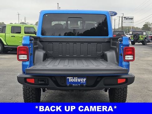 New 2025 Jeep Gladiator Sport image 9