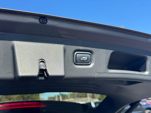 Used 2020 Hyundai Santa Fe Limited image 18