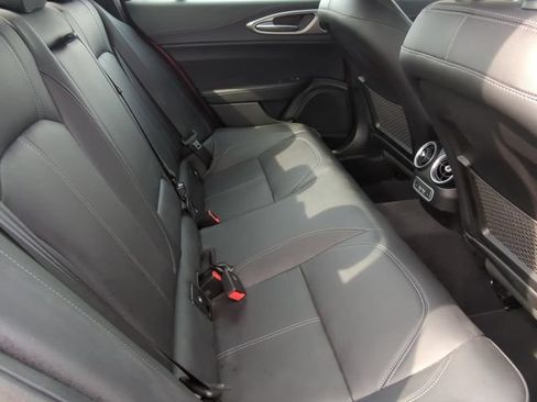 Used 2025 Alfa Romeo Giulia AWD image 25