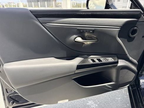 Certified 2025 Lexus ES 300h w/ Premium Package FWD image 13