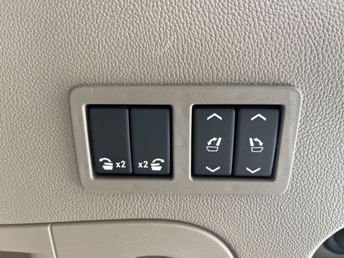 Used 2018 GMC Yukon SLT image 17