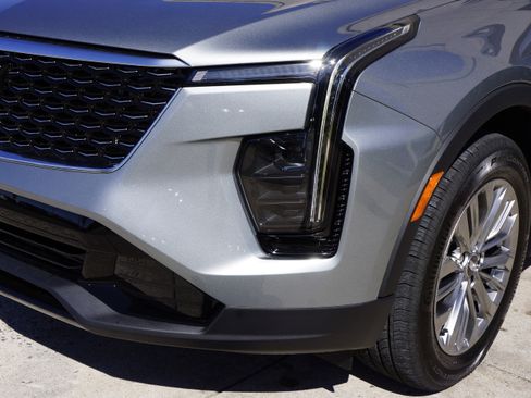 Used 2025 Cadillac XT4 Premium Luxury image 16