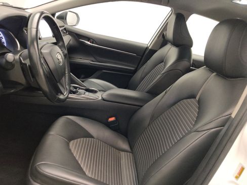 Used 2022 Toyota Camry SE w/ Convenience Package FWD image 17