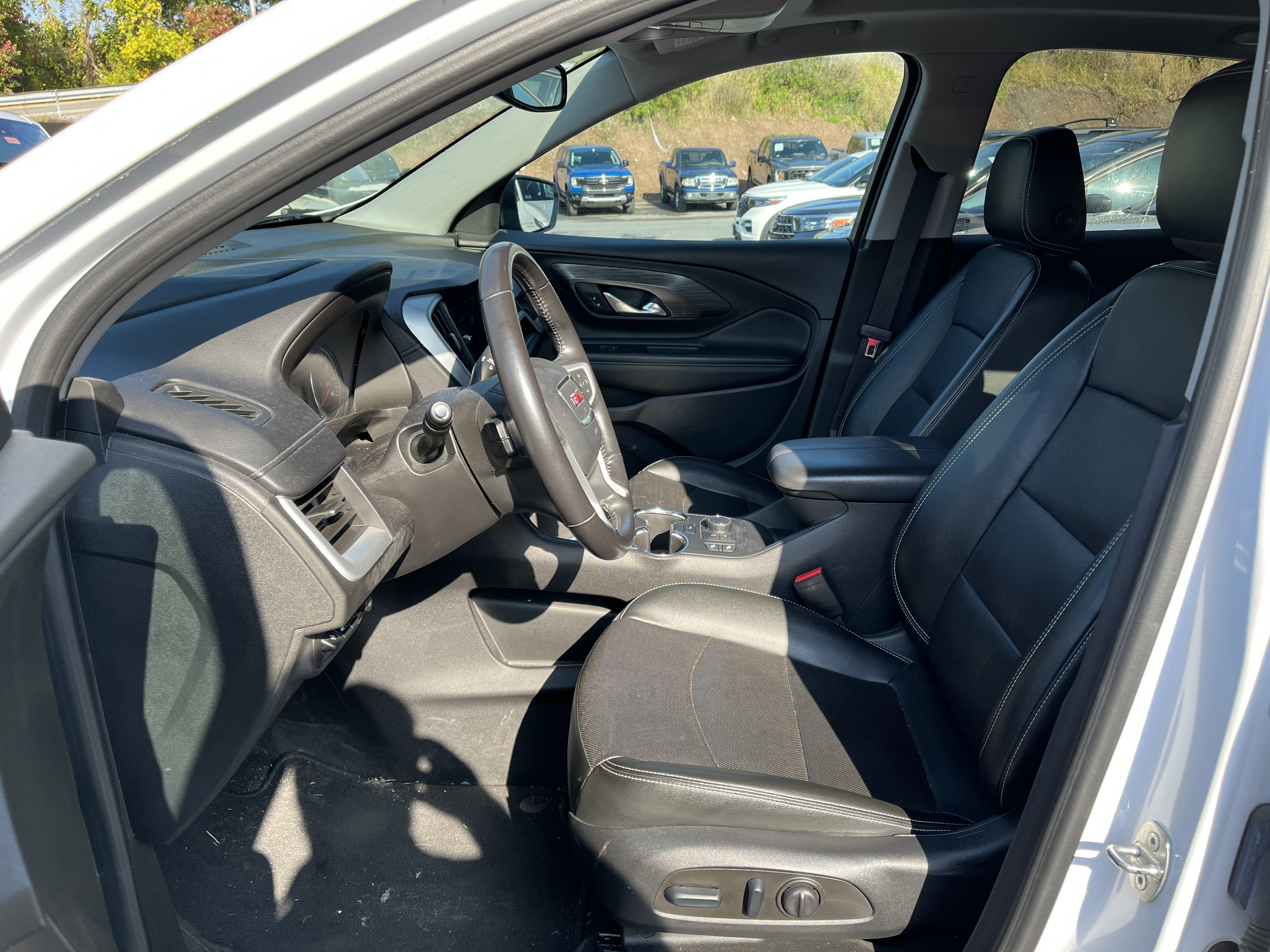 Used 2022 GMC Terrain SLT w/ Infotainment Package II AWD/4WD image 14