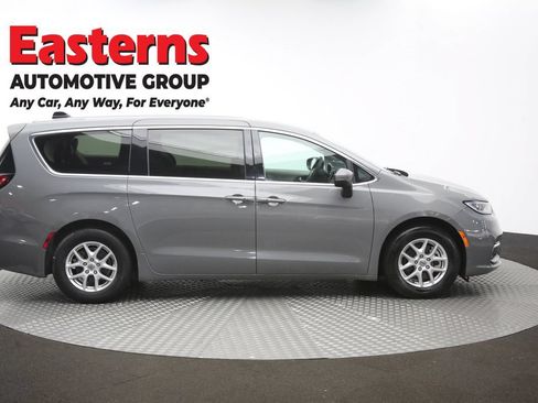 Used 2023 Chrysler Pacifica Touring-L FWD image 45
