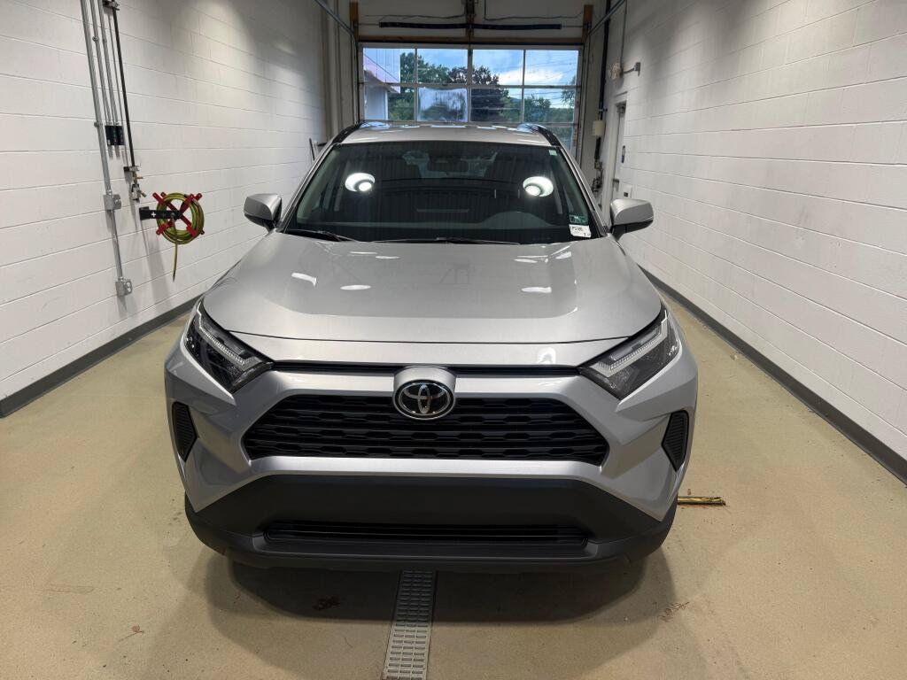 Used 2025 Toyota RAV4 XLE AWD/4WD image 8