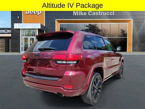 Used 2018 Jeep Grand Cherokee Altitude AWD/4WD image 4