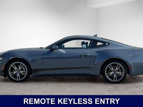 Used 2025 Ford Mustang Coupe RWD image 2