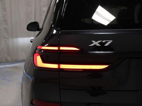 Used 2024 BMW X7 xDrive40i w/ M Sport Package AWD/4WD image 37