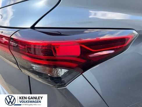 Used 2020 Toyota Highlander LE AWD/4WD image 8