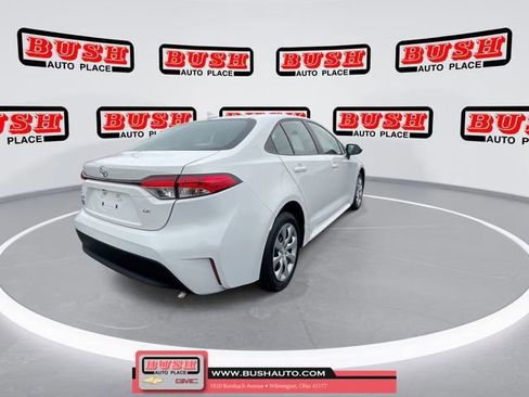Used 2023 Toyota Corolla LE image 2