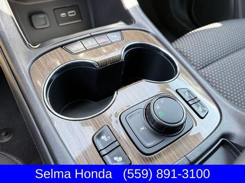 Used 2022 GMC Acadia SLE w/ Driver Convenience Package FWD image 22