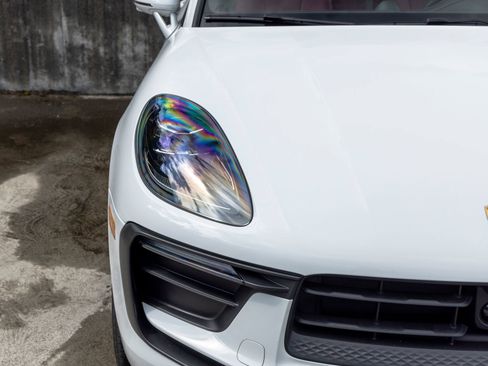 Certified 2025 Porsche Macan AWD/4WD image 14