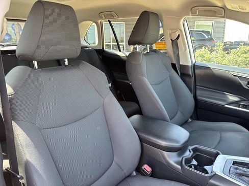 Used 2020 Toyota RAV4 LE image 13