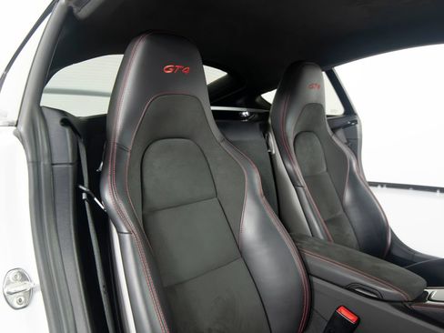 Certified 2022 Porsche 718 Cayman GT4 RWD image 45