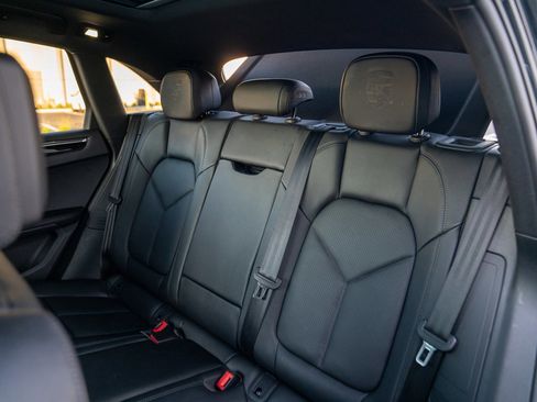 Used 2025 Porsche Macan image 24