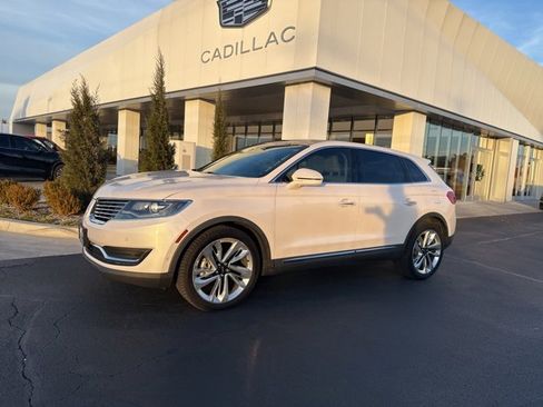 Used 2017 Lincoln MKX Reserve w/ Driver Assistance Package image 2