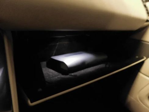 Used 2017 Land Rover Range Rover Sport SE image 40