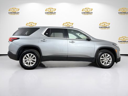Used 2023 Chevrolet Traverse LS FWD image 9