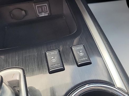 Used 2019 Nissan Pathfinder SV w/ SV Tech Package image 10