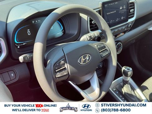 Certified 2025 Hyundai Venue SE image 15
