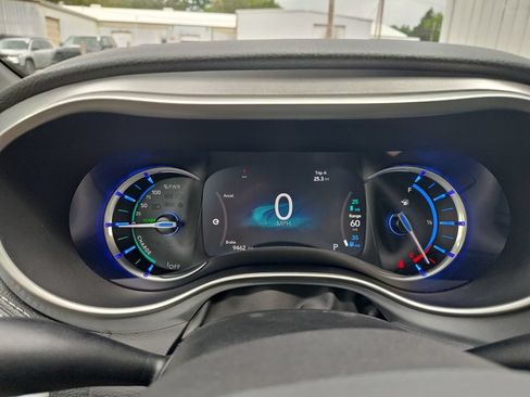 Used 2023 Chrysler Pacifica Touring-L w/ S Appearance Package FWD image 18
