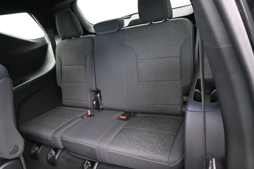 Used 2026 Chevrolet Traverse LT FWD image 32