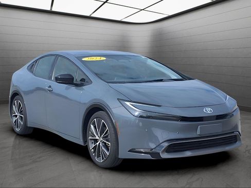 Used 2024 Toyota Prius XLE image 7