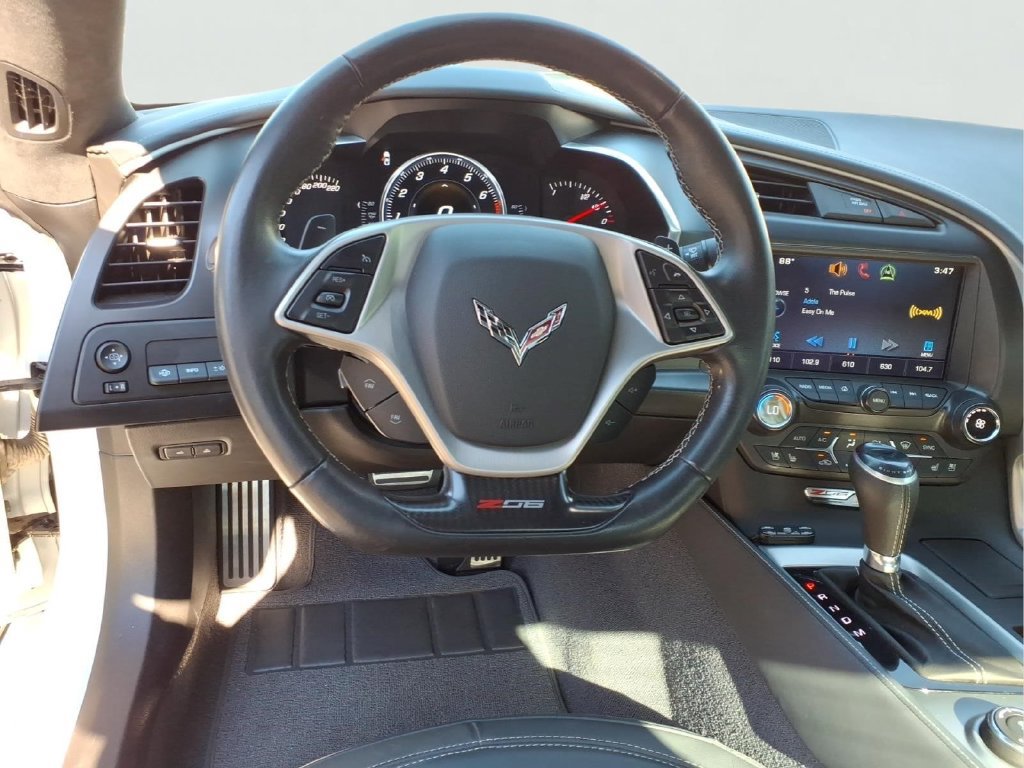 Used 2015 Chevrolet Corvette Z06 w/ 3LZ Preferred Equipment Group RWD image 23