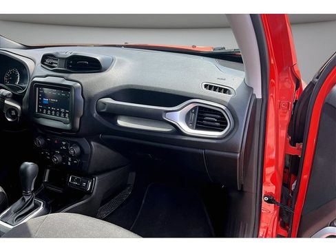 Used 2021 Jeep Renegade Latitude FWD image 46