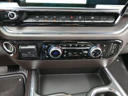 Used 2023 GMC Sierra 1500 SLT w/ SLT Premium Plus Package AWD/4WD image 26