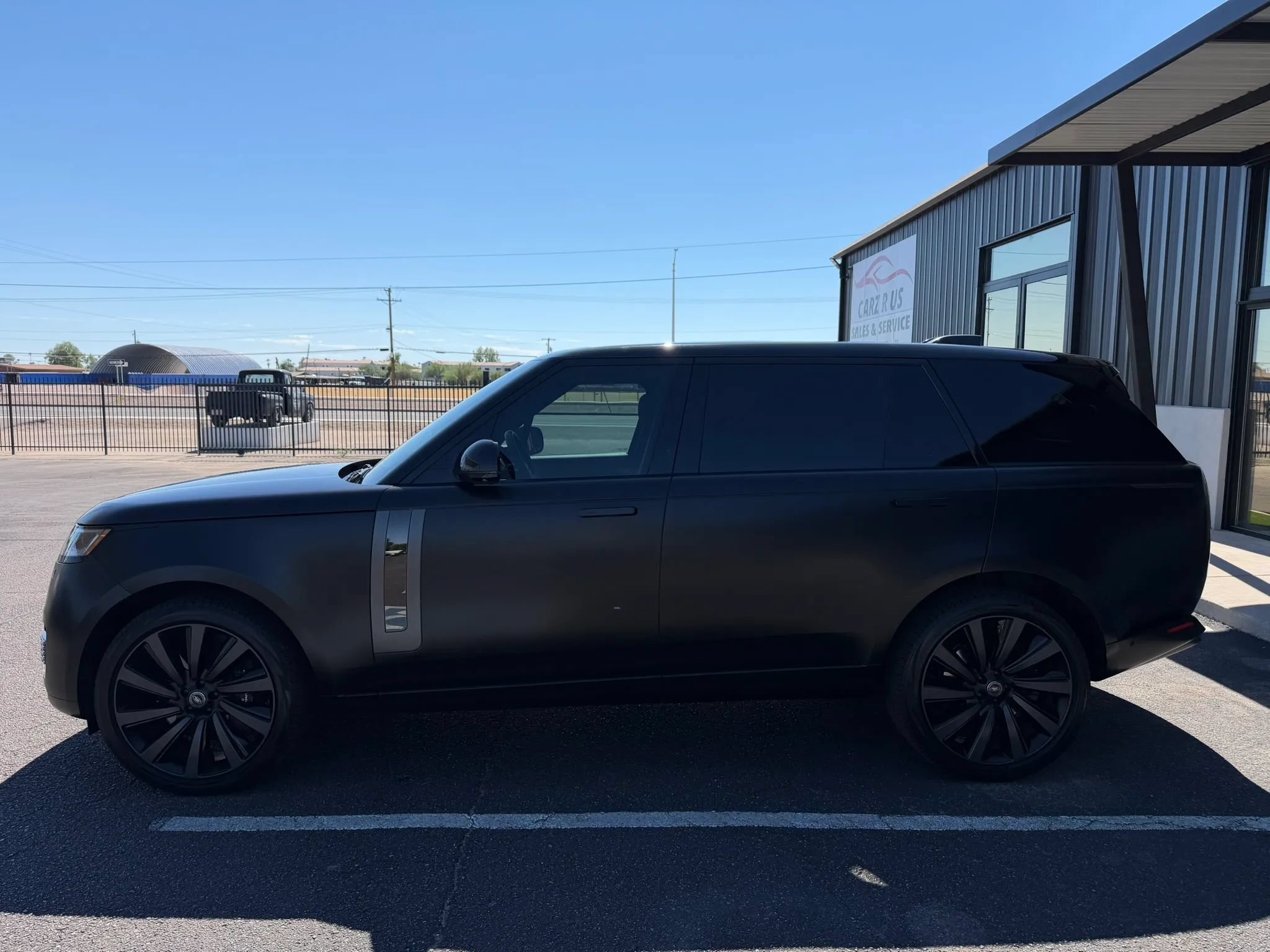 Used 2024 Land Rover Range Rover SV AWD/4WD image 4