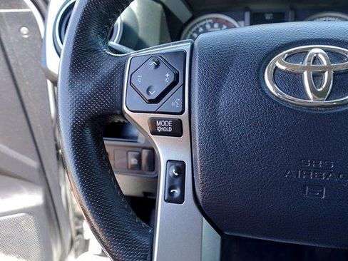 Used 2018 Toyota Tacoma SR5 RWD image 16