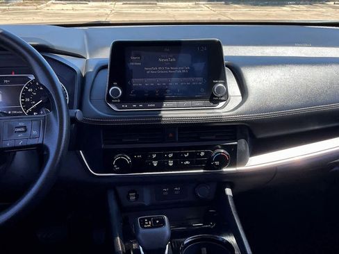 Used 2024 Nissan Rogue S image 7