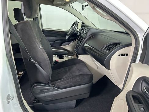 Used 2014 Dodge Grand Caravan SXT image 27